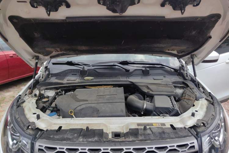 Used Land Rover Discovery Sport 2018 240 PS SE Version Engine Bay
