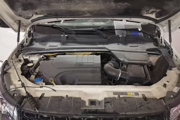 Used Land Rover Discovery Sport 2018 240 PS PURE Edition Engine Bay
