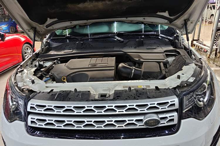 Used Land Rover Discovery Sport 2018 240 PS HSE Version Engine Bay