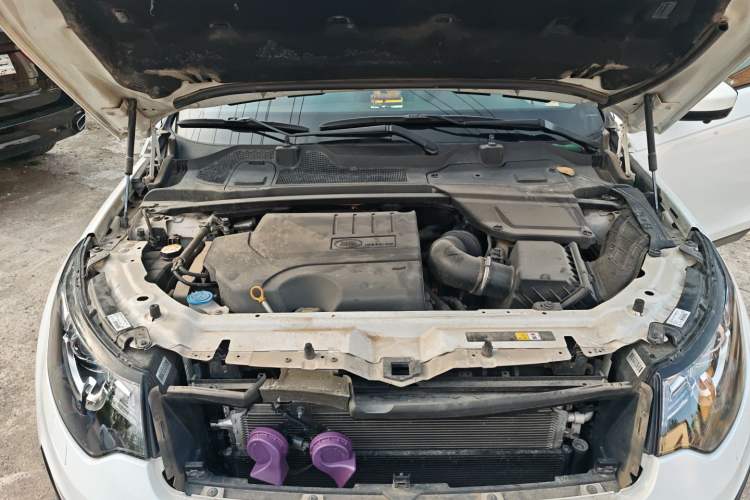 Used Land Rover Discovery Sport 2018 240 PS SE Version Engine Bay