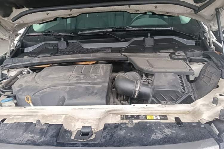 Used Land Rover Discovery Sport 2018 240 PS SE Version Engine Bay