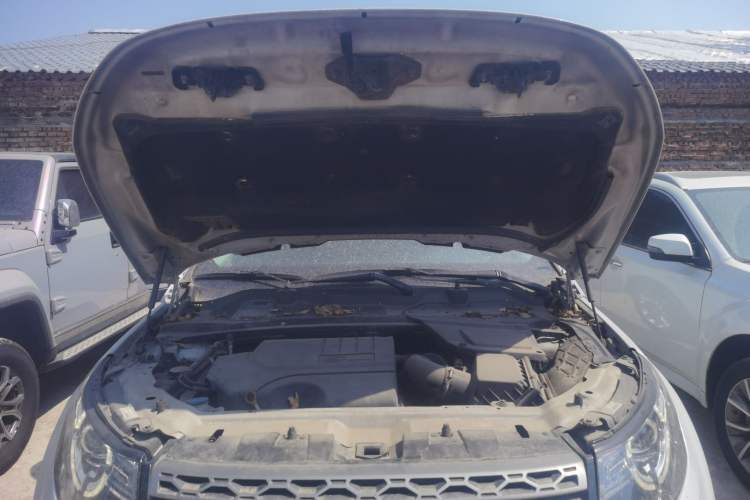Used Land Rover Discovery Sport 2018 240 PS PURE Edition Engine Bay