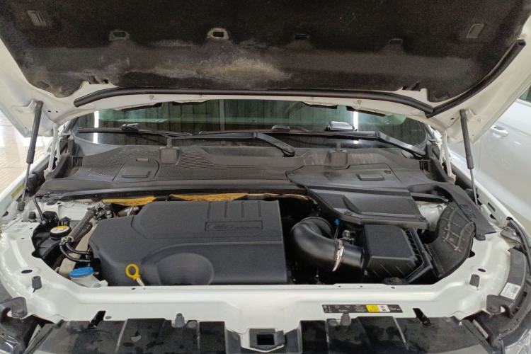 Used Land Rover Discovery Sport 2018 240 PS SE Version Engine Bay