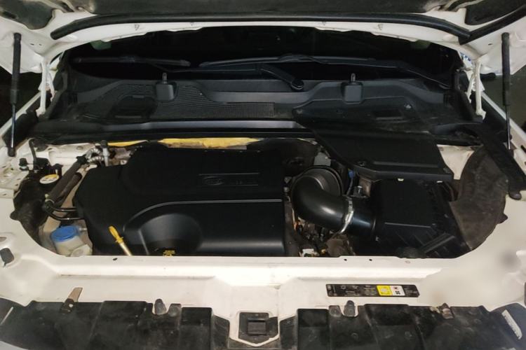 Used Land Rover Discovery Sport 2018 240 PS HSE Version Engine Bay