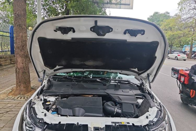 Used Land Rover Discovery Sport 2018 240 PS SE Version Engine Bay
