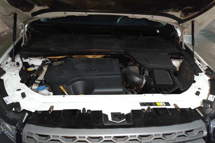 Used Land Rover Discovery Sport 2018 240 PS PURE Edition Engine Bay