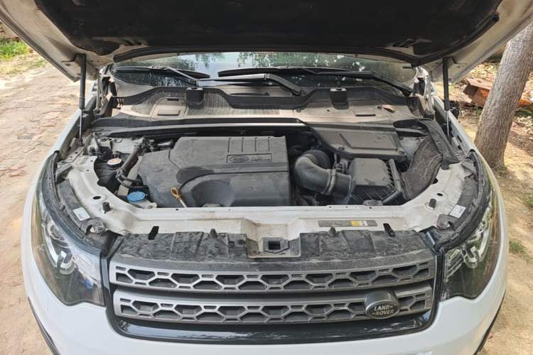 Used Land Rover Discovery Sport 2018 240 PS SE Version Engine Bay