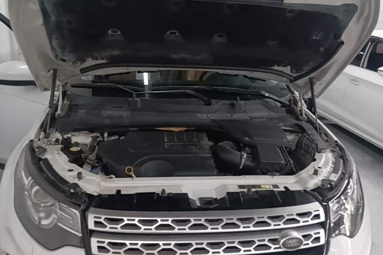 Used Land Rover Discovery Sport 2018 240 PS HSE Version Engine Bay