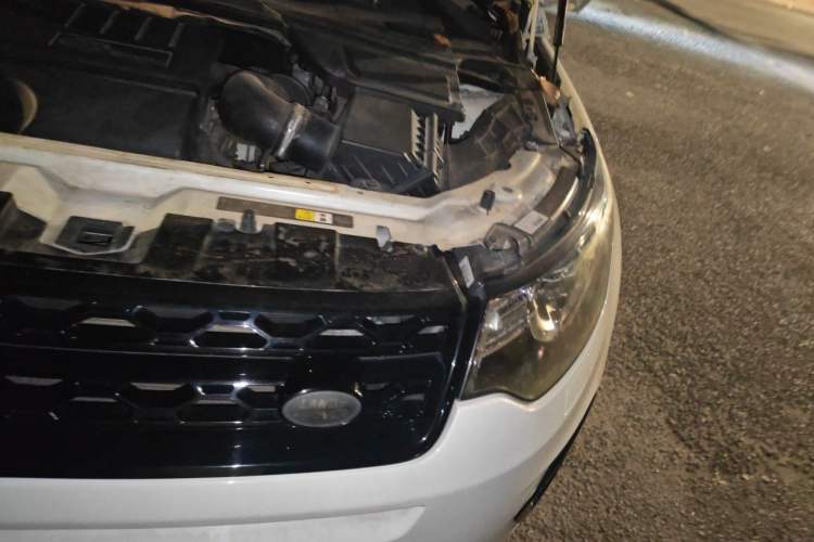 Used Land Rover Discovery Sport 2018 240 PS SE Version Engine Bay Left