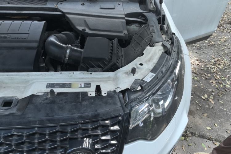 Used Land Rover Discovery Sport 2018 240 PS SE Version Engine Bay Left