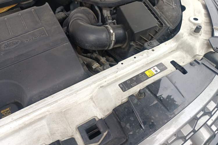 Used Land Rover Discovery Sport 2018 240 PS SE Version Engine Bay Left