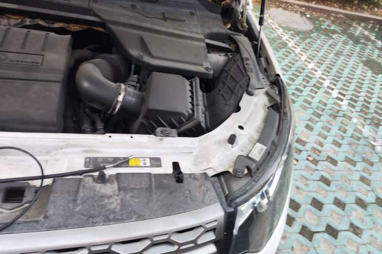 Used Land Rover Discovery Sport 2018 240 PS SE Version Engine Bay Left