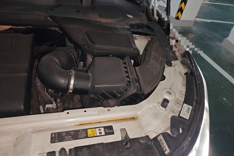 Used Land Rover Discovery Sport 2018 240 PS HSE Version Engine Bay Left