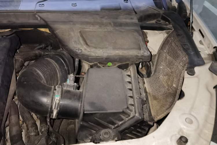 Used Land Rover Discovery Sport 2018 240 PS PURE Edition Engine Bay Left
