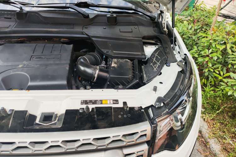 Used Land Rover Discovery Sport 2018 240 PS SE Version Engine Bay Left