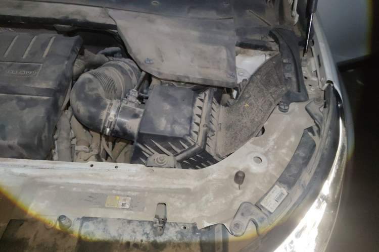 Used Land Rover Discovery Sport 2018 240 PS SE Version Engine Bay Left