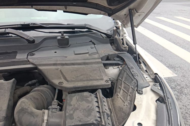 Used Land Rover Discovery Sport 2018 240 PS HSE Version Engine Bay Left