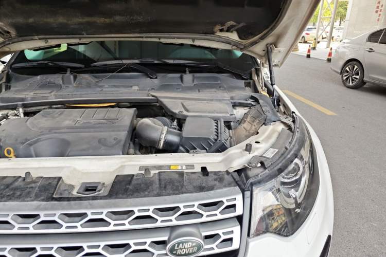 Used Land Rover Discovery Sport 2018 240 PS HSE Version Engine Bay Left