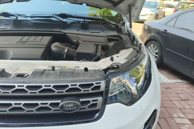 Used Land Rover Discovery Sport 2018 240 PS SE Version Engine Bay Left
