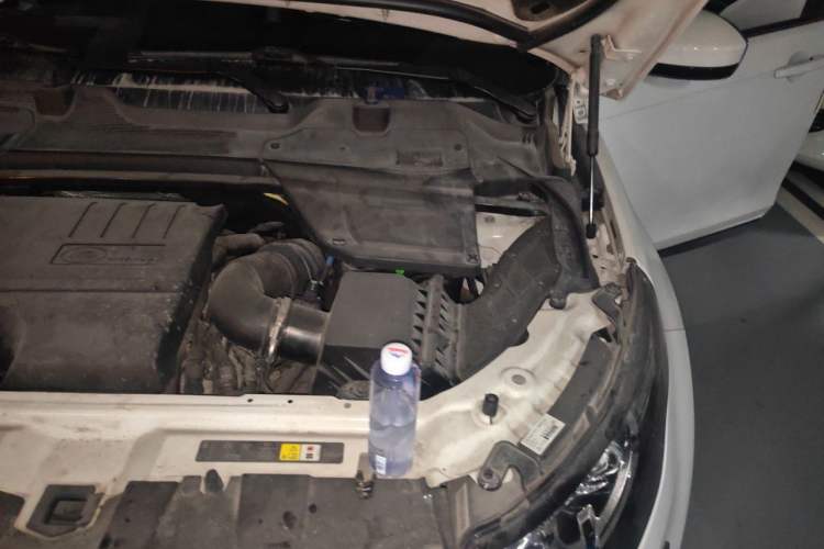 Used Land Rover Discovery Sport 2018 240 PS SE Version Engine Bay Left