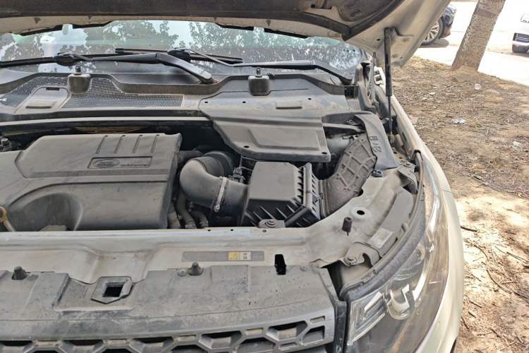 Used Land Rover Discovery Sport 2018 240 PS SE Version Engine Bay Left
