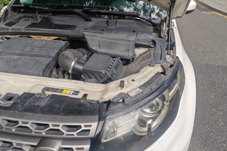 Used Land Rover Discovery Sport 2018 240 PS SE Version Engine Bay Left