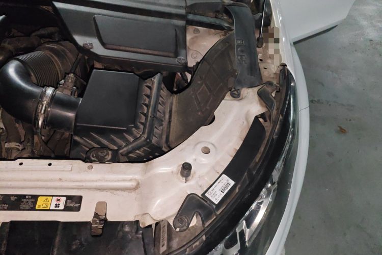 Used Land Rover Discovery Sport 2018 240 PS SE Version Engine Bay Left