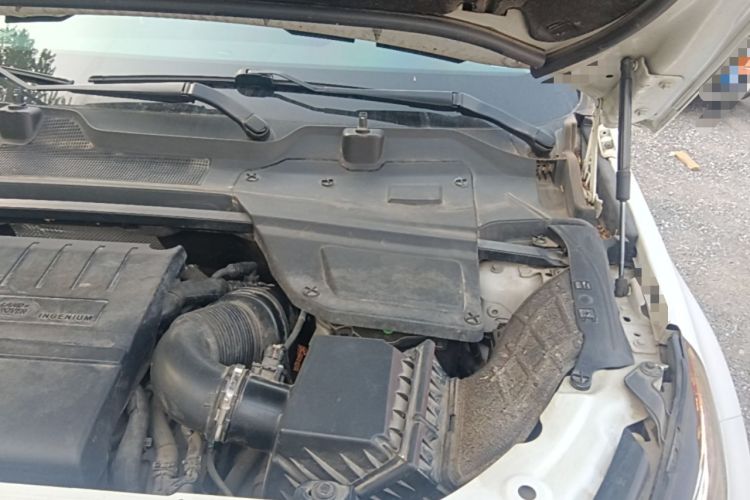 Used Land Rover Discovery Sport 2018 240 PS SE Version Engine Bay Left