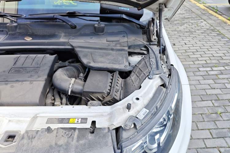 Used Land Rover Discovery Sport 2018 240 PS SE Version Engine Bay Left