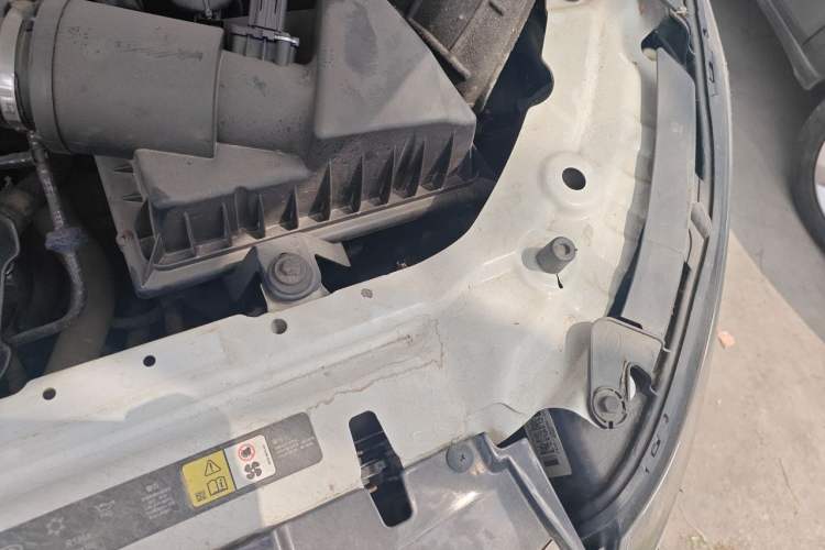 Used Land Rover Discovery Sport 2018 240 PS SE Version Engine Bay Left