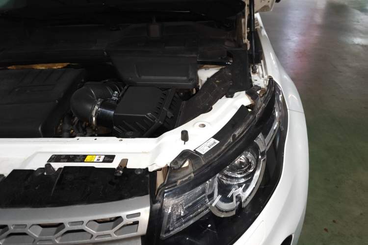Used Land Rover Discovery Sport 2018 240 PS PURE Edition Engine Bay Left