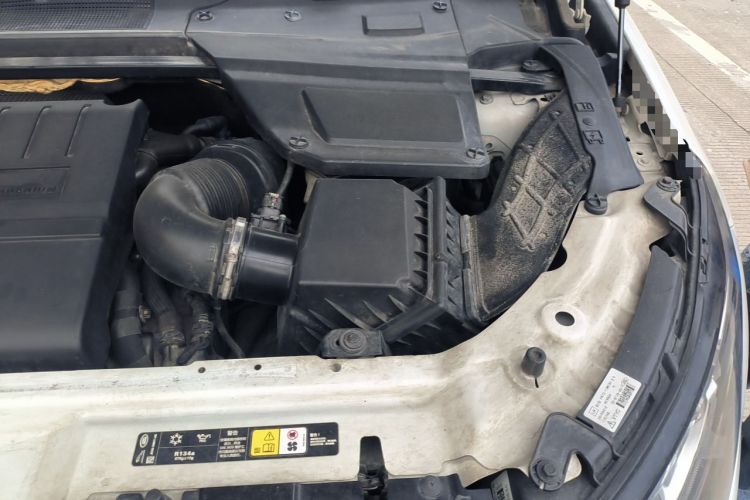 Used Land Rover Discovery Sport 2018 240 PS SE Version Engine Bay Left