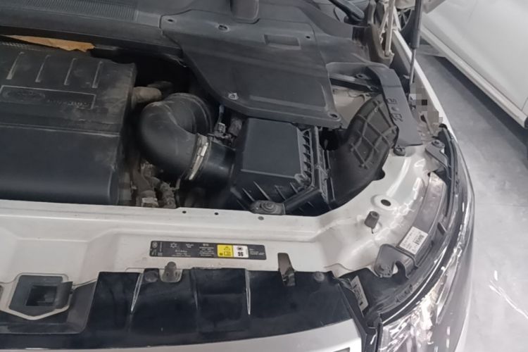 Used Land Rover Discovery Sport 2018 240 PS HSE Version Engine Bay Left