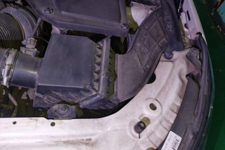 Used Land Rover Discovery Sport 2018 240 PS SE Version Engine Bay Left