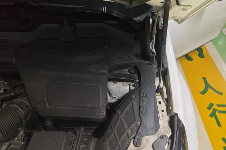 Used Land Rover Discovery Sport 2018 240 PS SE Version Engine Bay Left