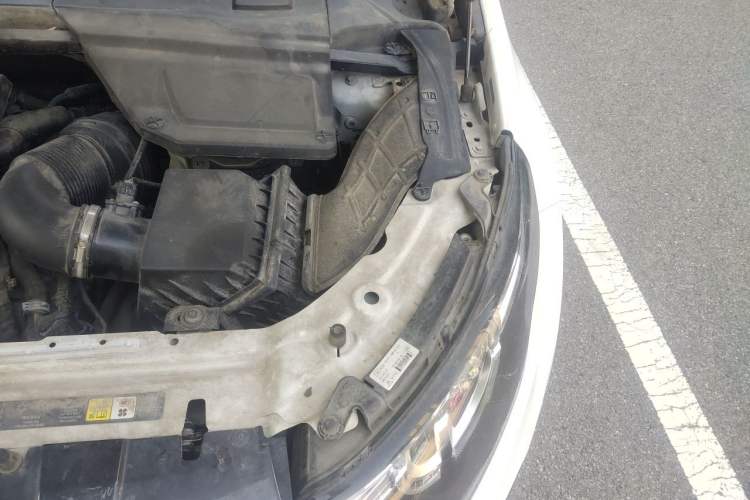 Used Land Rover Discovery Sport 2018 240 PS HSE Version Engine Bay Left