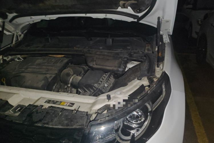 Used Land Rover Discovery Sport 2018 240 PS SE Version Engine Bay Left