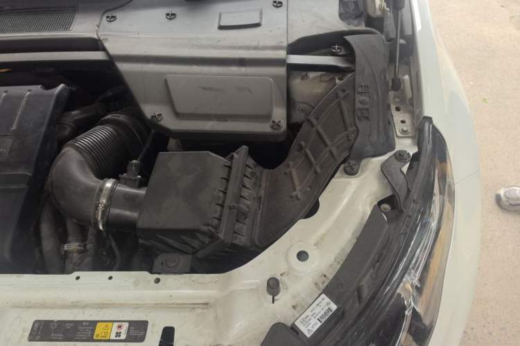 Used Land Rover Discovery Sport 2018 200 PS PURE Edition Engine Bay Left