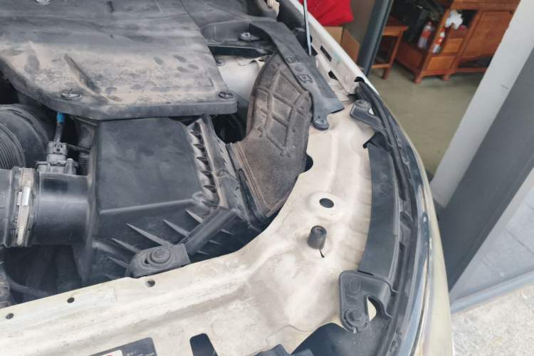 Used Land Rover Discovery Sport 2018 240 PS HSE Version Engine Bay Left