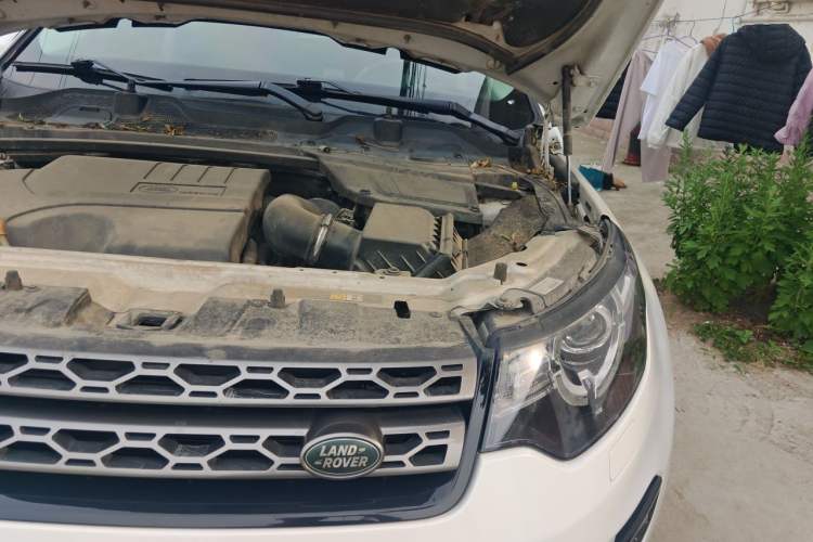 Used Land Rover Discovery Sport 2018 240 PS SE Version Engine Bay Left