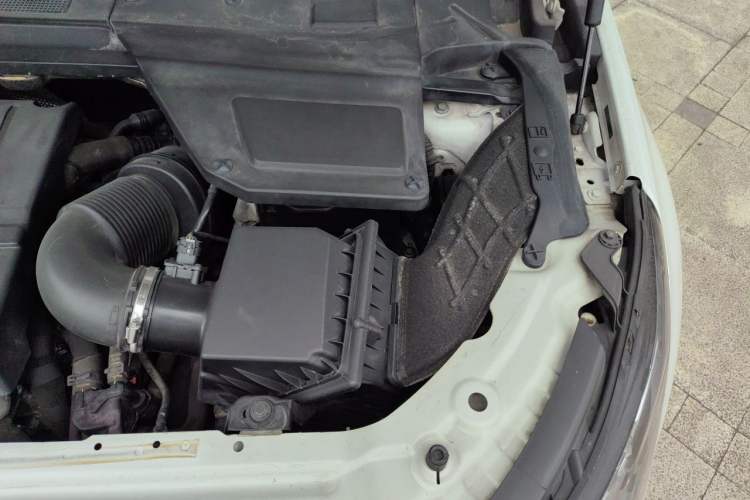 Used Land Rover Discovery Sport 2018 240 PS SE Version Engine Bay Left
