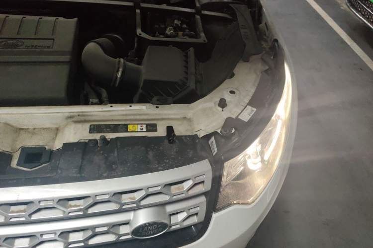 Used Land Rover Discovery Sport 2018 240 PS HSE Version Engine Bay Left