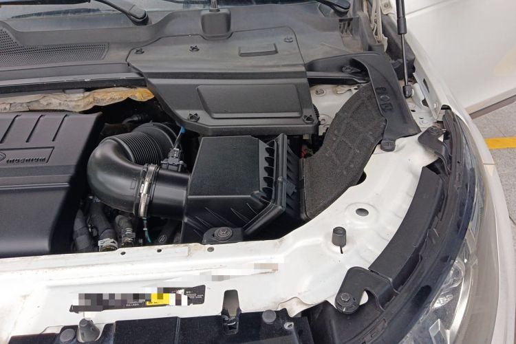 Used Land Rover Discovery Sport 2018 240 PS SE Version Engine Bay Left