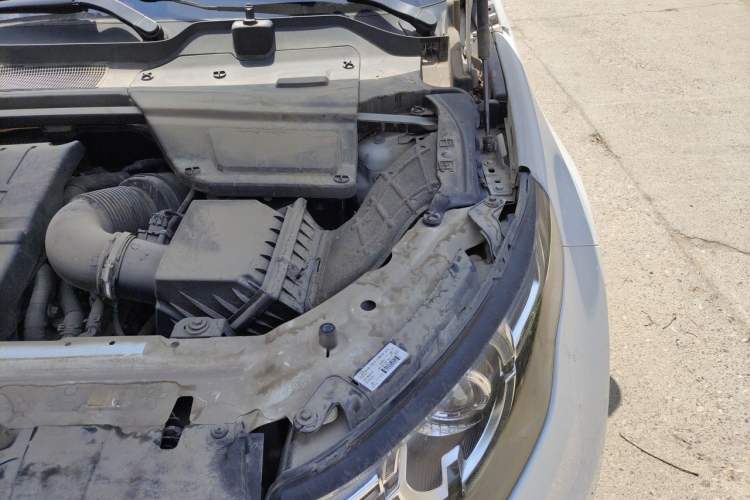 Used Land Rover Discovery Sport 2018 240 PS SE Version Engine Bay Left