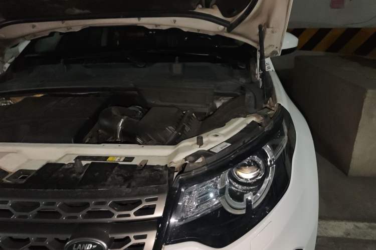 Used Land Rover Discovery Sport 2018 240 PS SE Version Engine Bay Left