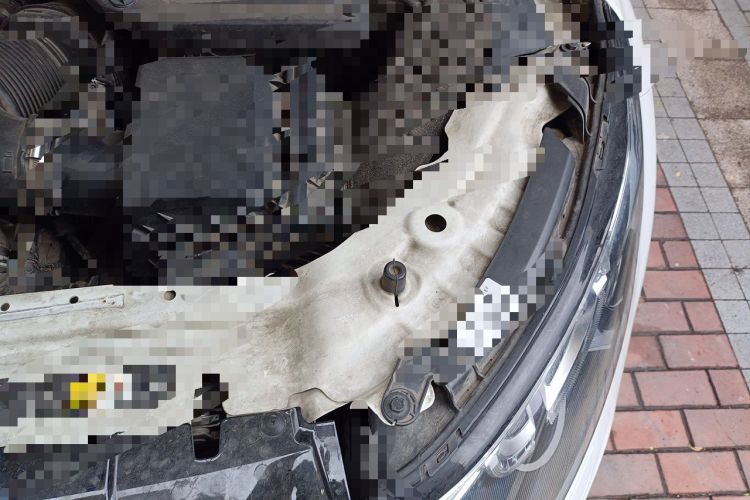 Used Land Rover Discovery Sport 2018 240 PS SE Version Engine Bay Left