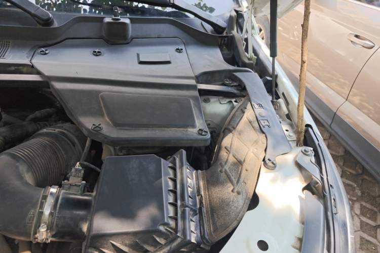 Used Land Rover Discovery Sport 2018 240 PS HSE Version Engine Bay Left