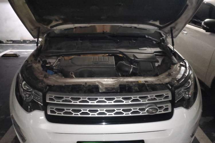 Used Land Rover Discovery Sport 2018 240 PS HSE LUXURY Edition Engine Bay