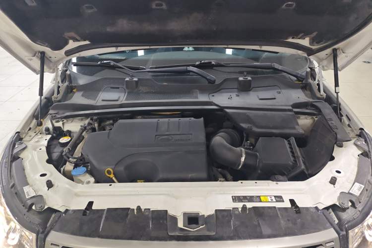 Used Land Rover Discovery Sport 2018 240 PS SE Version Engine Bay