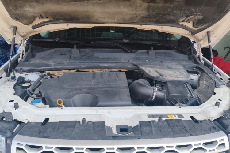 Used Land Rover Discovery Sport 2018 240 PS HSE Version Engine Bay